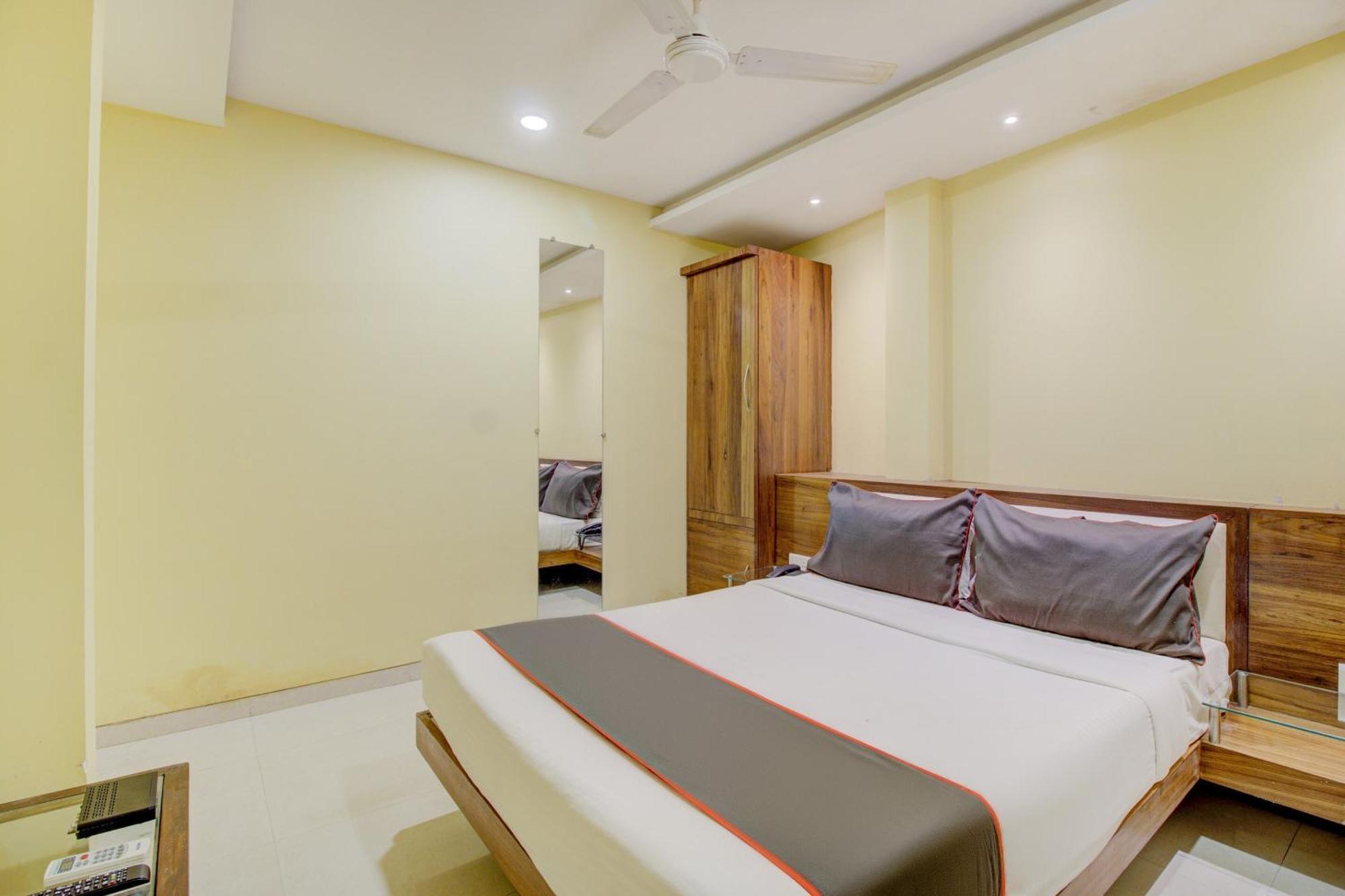Hotel O Address Inn Мумбаи Экстерьер фото