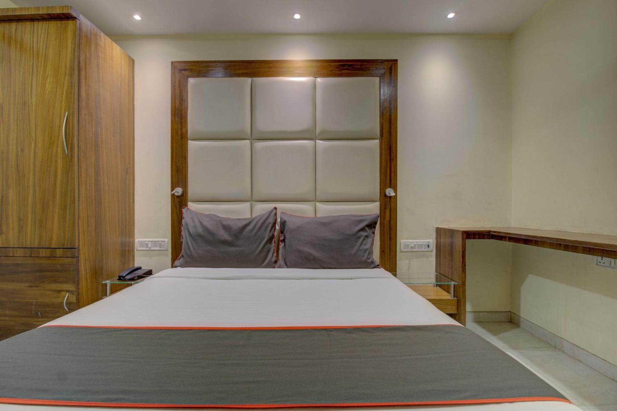Hotel O Address Inn Мумбаи Экстерьер фото