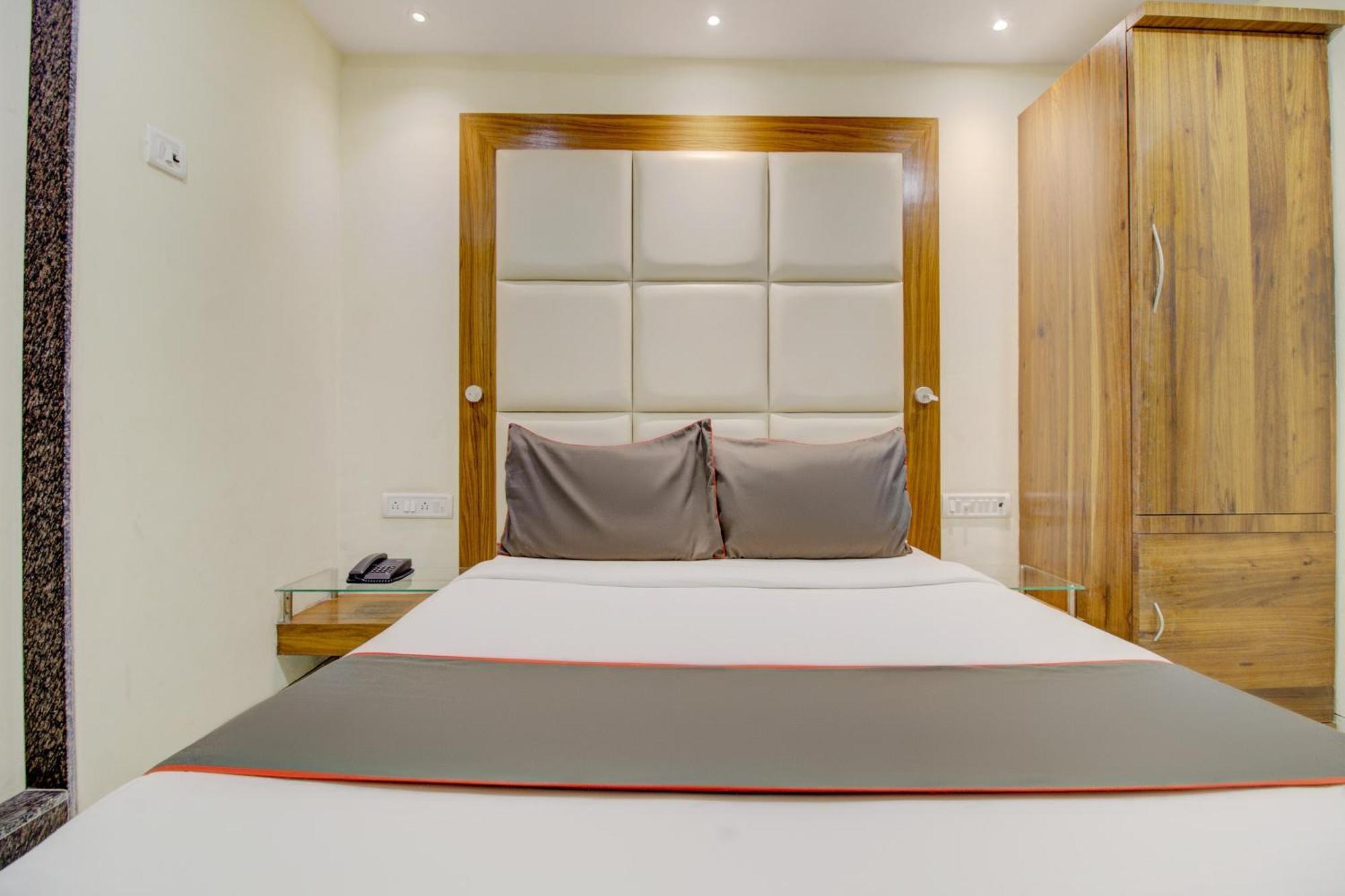Hotel O Address Inn Мумбаи Экстерьер фото